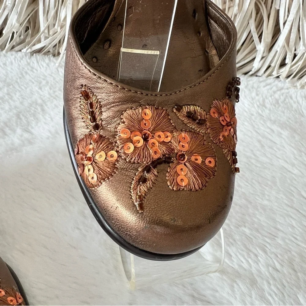 BGBGIRLS 5.5 6 Closed Toes High Heel Wedge Gold Brown Floral Orange Sequins